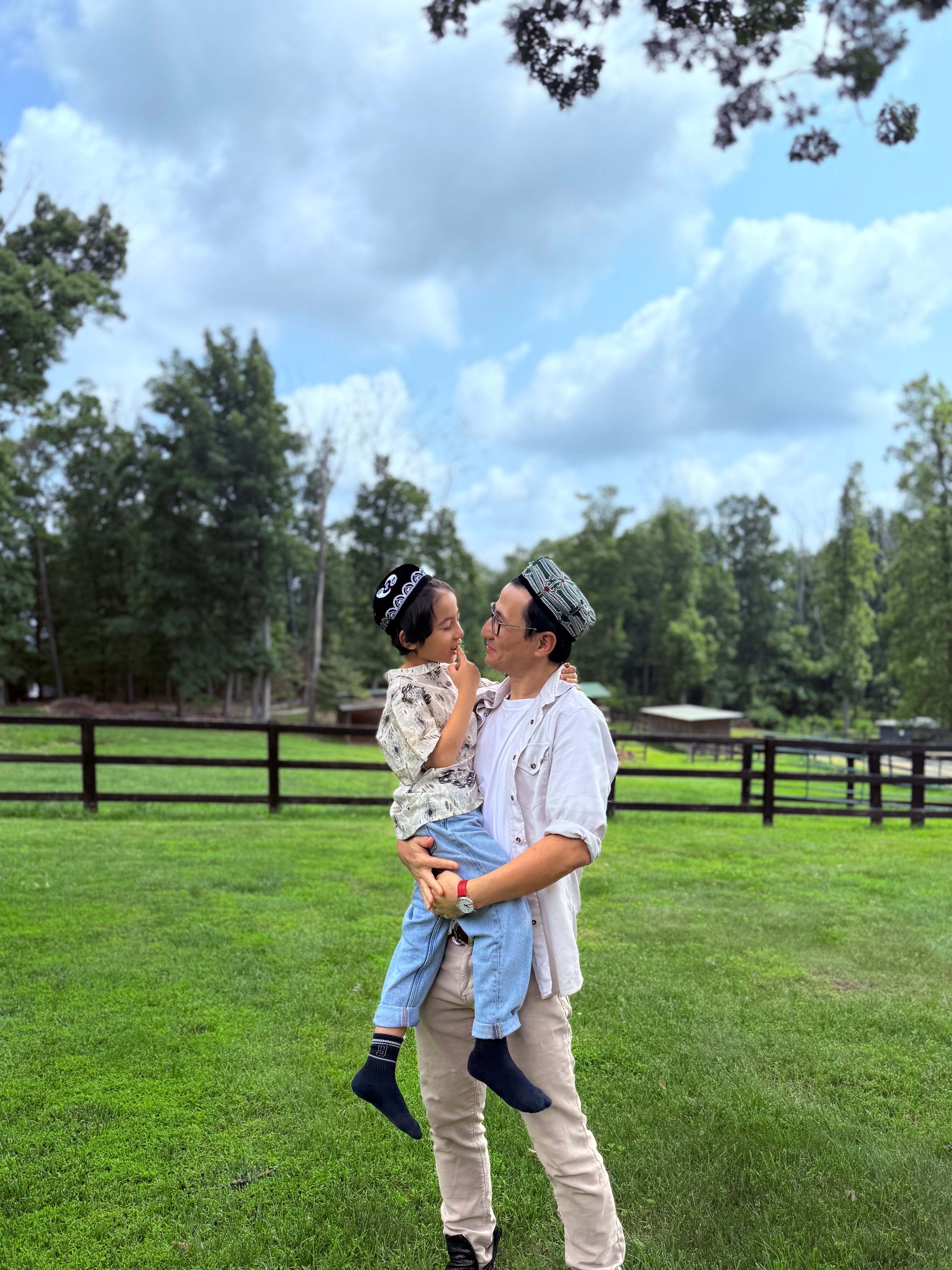 Kuzzat Altay kızıyla çiftlikte